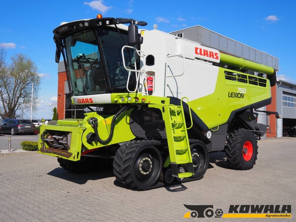 Claas Lexion 750TT GPS + V930 - Ceifeira debulhadora: foto 1 Claas Lexion 750TT GPS + V930 - Ceifeira debulhadora: foto 1