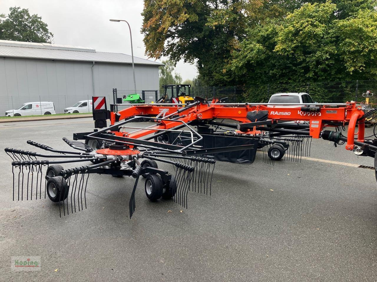 Kubota RA 2580 - Ancinho enleirador: foto 4 Kubota RA 2580 - Ancinho enleirador: foto 4