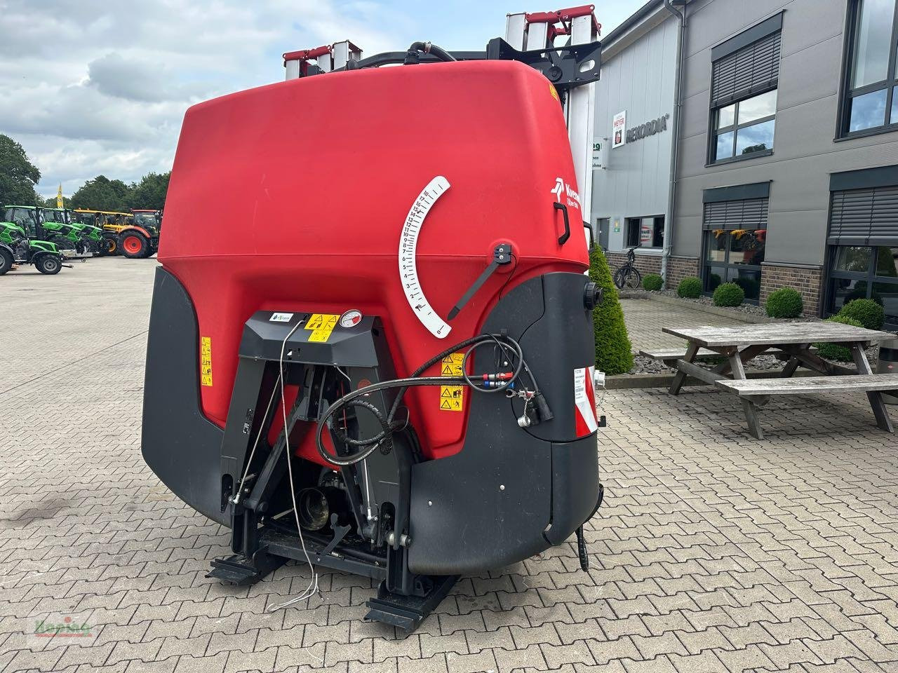 Kverneland IXter B18 1.800 iXsray - Pulverizador montado: foto 5 Kverneland IXter B18 1.800 iXsray - Pulverizador montado: foto 5