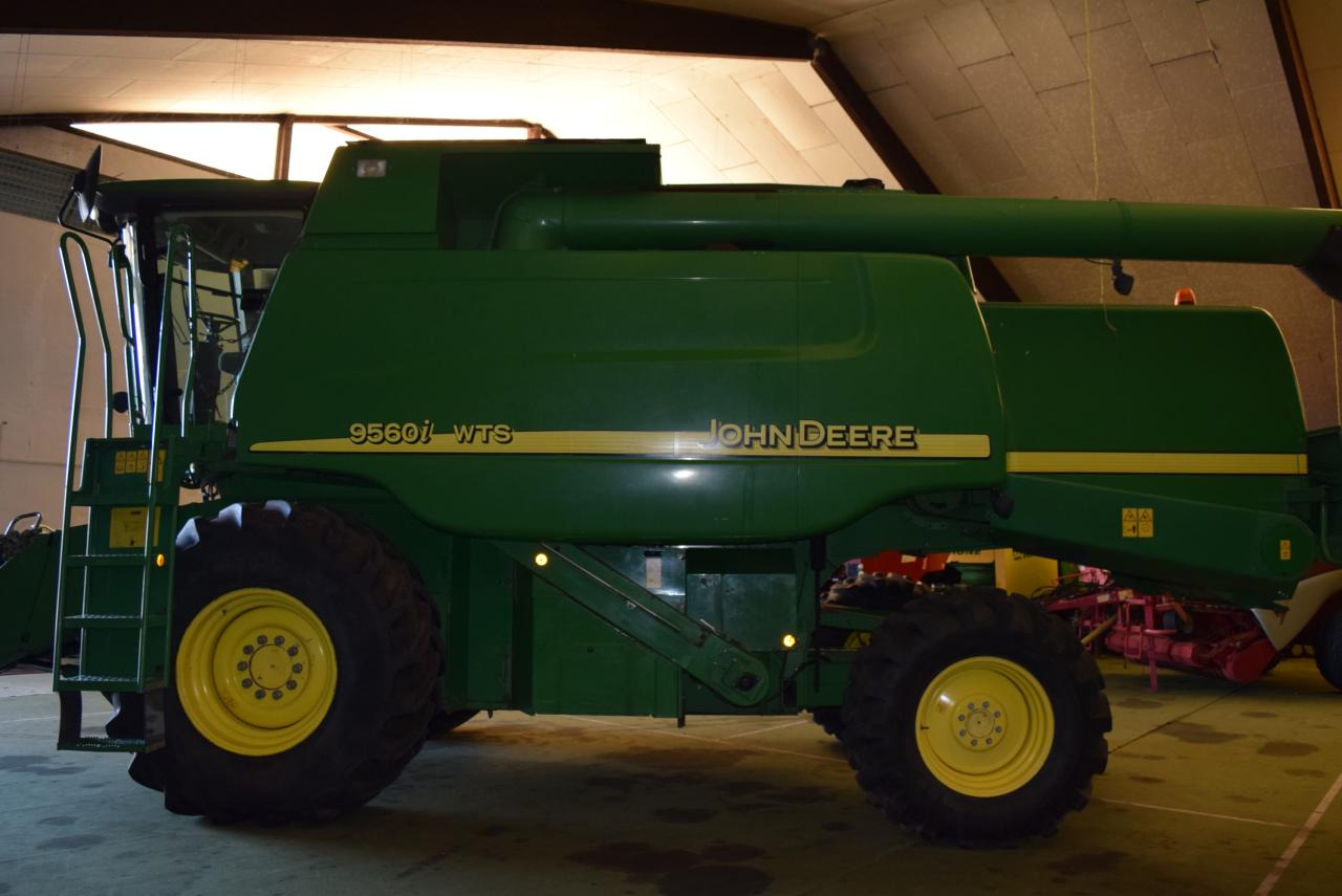 John Deere 9560 i WTS - Ceifeira debulhadora: foto 1 John Deere 9560 i WTS - Ceifeira debulhadora: foto 1