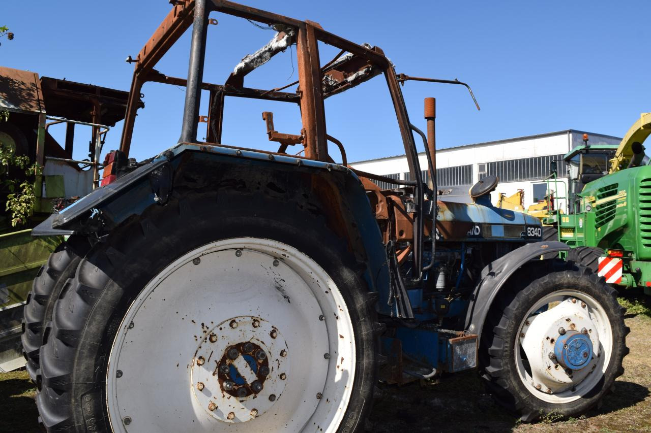 New Holland 8340 *zur Teileverwertung* - Trator: foto 5 New Holland 8340 *zur Teileverwertung* - Trator: foto 5