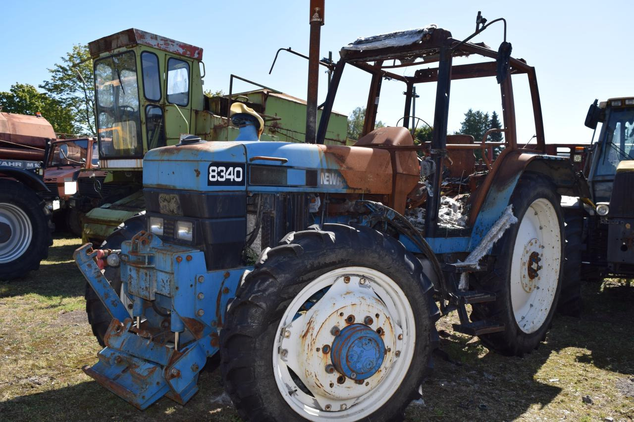 New Holland 8340 *zur Teileverwertung* - Trator: foto 2 New Holland 8340 *zur Teileverwertung* - Trator: foto 2