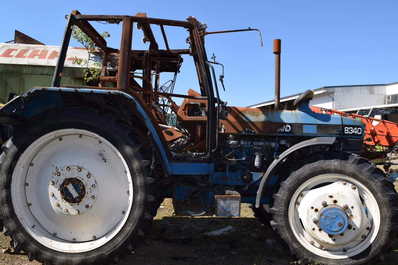 New Holland 8340 *zur Teileverwertung* - Trator: foto 4 New Holland 8340 *zur Teileverwertung* - Trator: foto 4