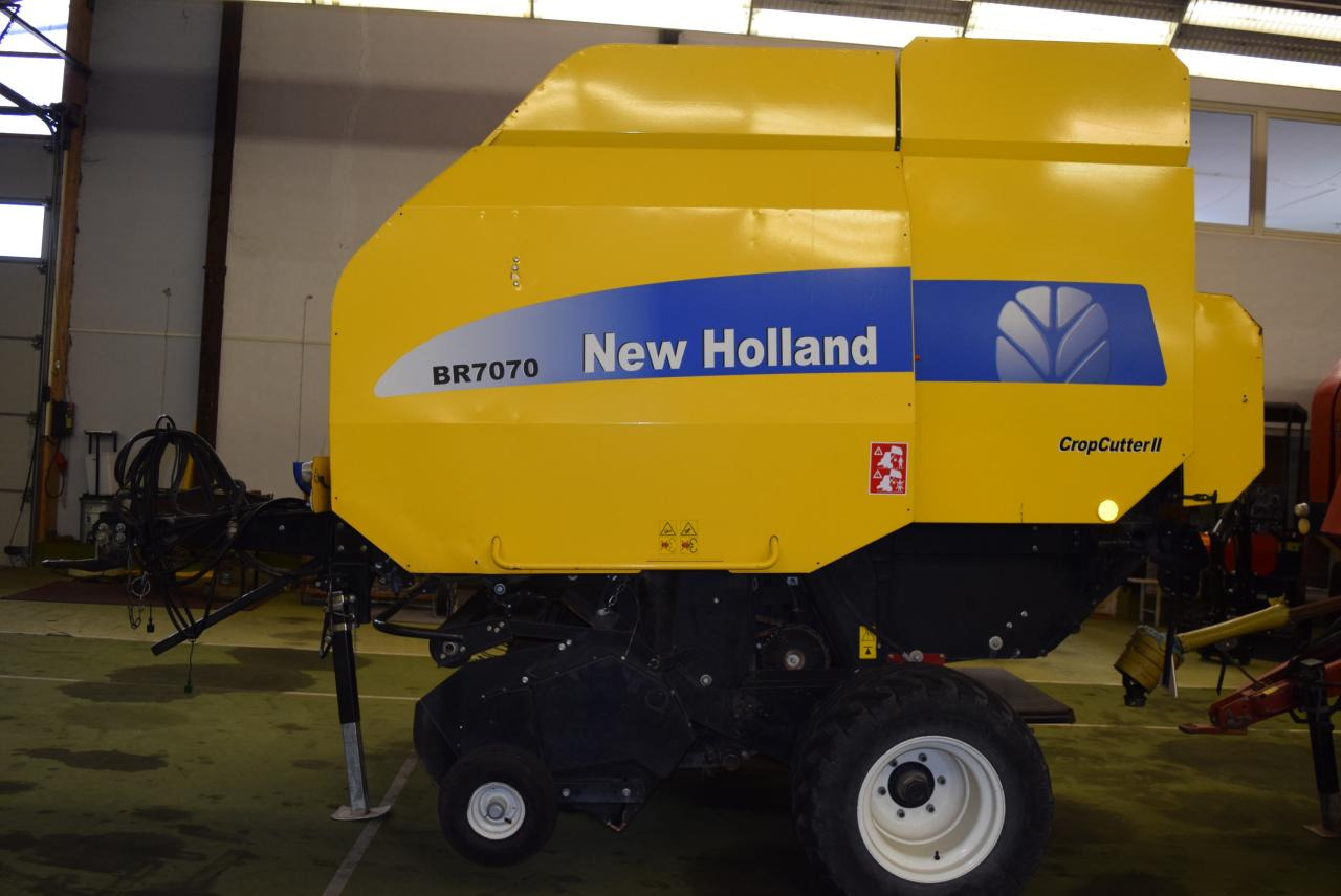 New Holland BR 7070 Crop Cutter II - Enfardadeira de fardos redondos: foto 2 New Holland BR 7070 Crop Cutter II - Enfardadeira de fardos redondos: foto 2