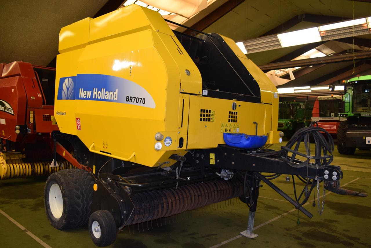 New Holland BR 7070 Crop Cutter II - Enfardadeira de fardos redondos: foto 3 New Holland BR 7070 Crop Cutter II - Enfardadeira de fardos redondos: foto 3