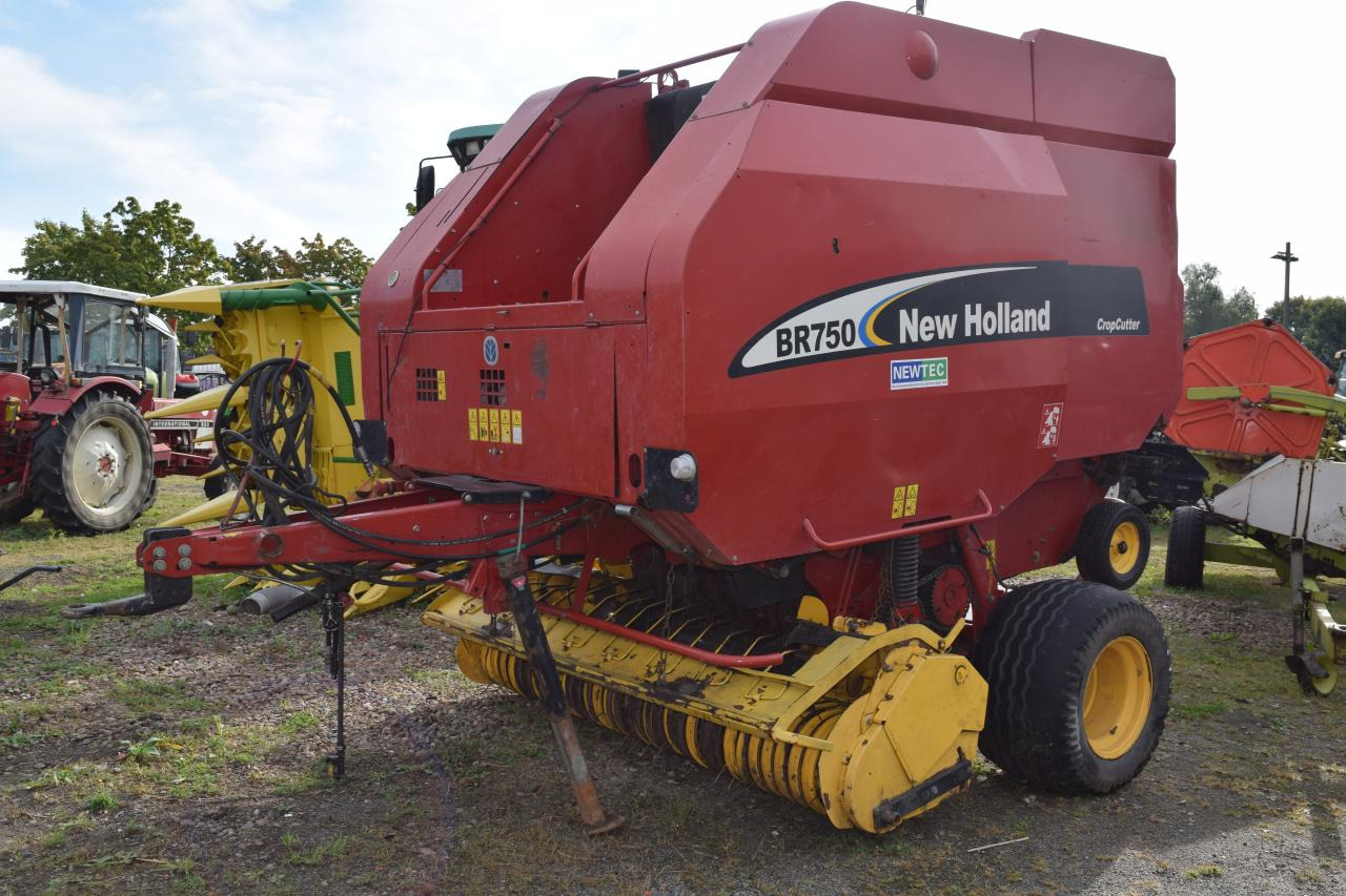 New Holland BR 750 CropCutter - Enfardadeira de fardos redondos: foto 1 New Holland BR 750 CropCutter - Enfardadeira de fardos redondos: foto 1
