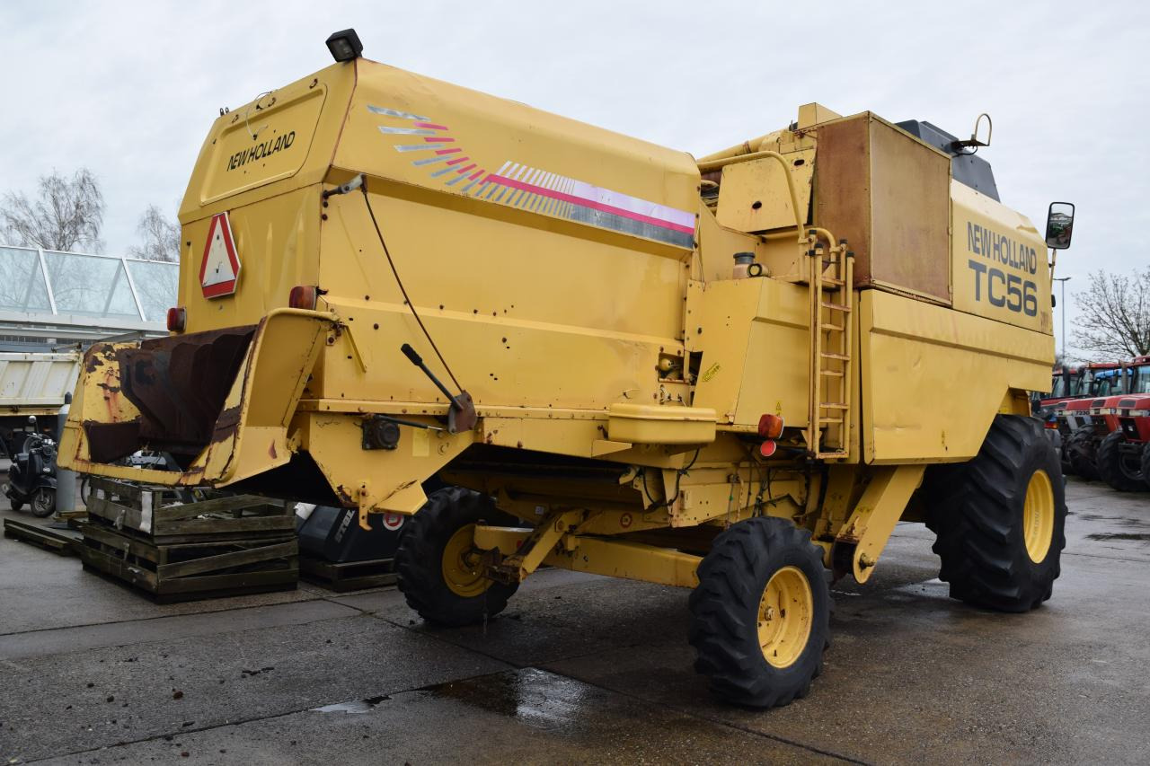 New Holland TC 56 - Ceifeira debulhadora: foto 4 New Holland TC 56 - Ceifeira debulhadora: foto 4