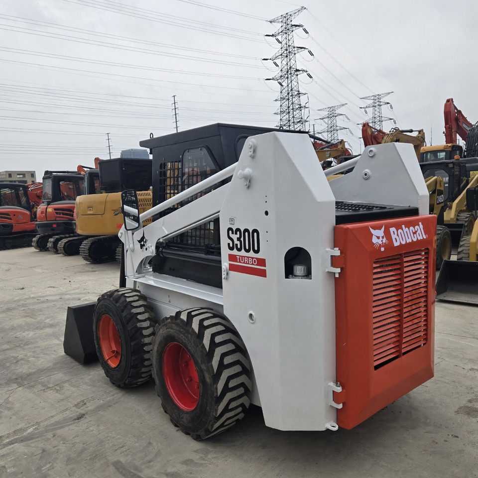 BOBCAT S300 - Mini carregadeira: foto 2 BOBCAT S300 - Mini carregadeira: foto 2