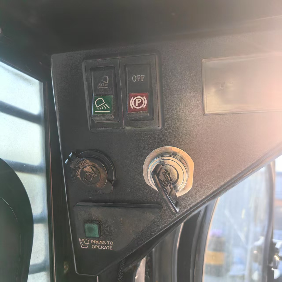 Mini carregadeira Bobcat S160: foto 9