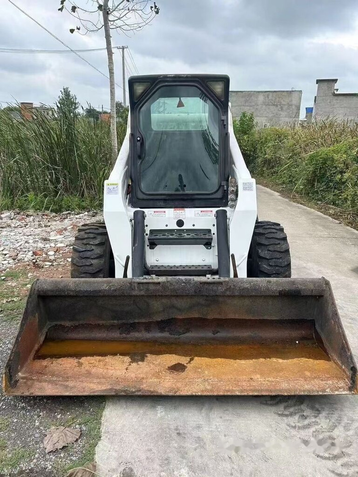 Bobcat S300 - Mini carregadeira: foto 1 Bobcat S300 - Mini carregadeira: foto 1