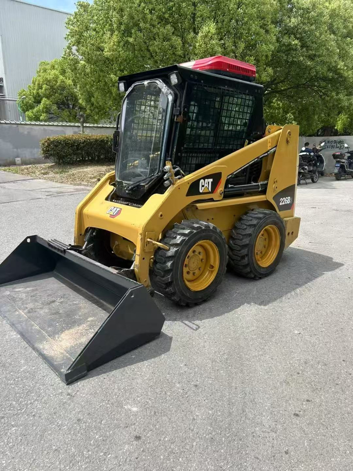 CATERPILLAR 226B-3 - Mini carregadeira: foto 1 CATERPILLAR 226B-3 - Mini carregadeira: foto 1