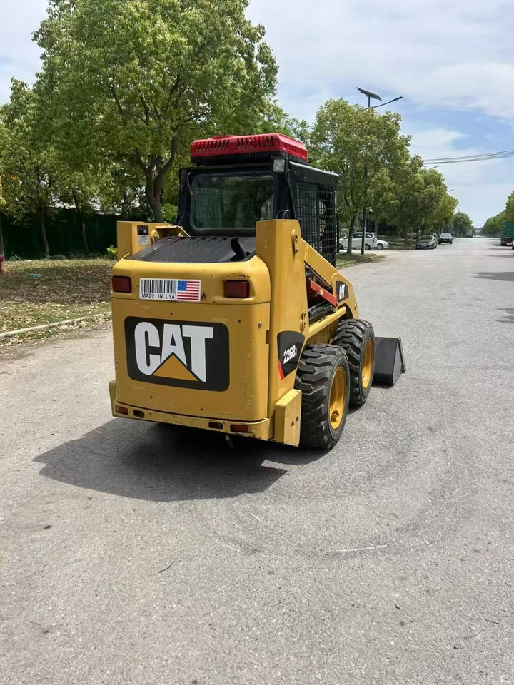 CATERPILLAR 226B-3 - Mini carregadeira: foto 4 CATERPILLAR 226B-3 - Mini carregadeira: foto 4