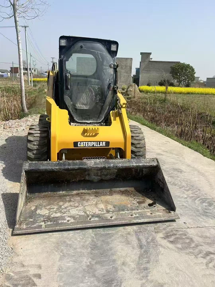 CATERPILLAR 246C - Mini carregadeira: foto 2 CATERPILLAR 246C - Mini carregadeira: foto 2