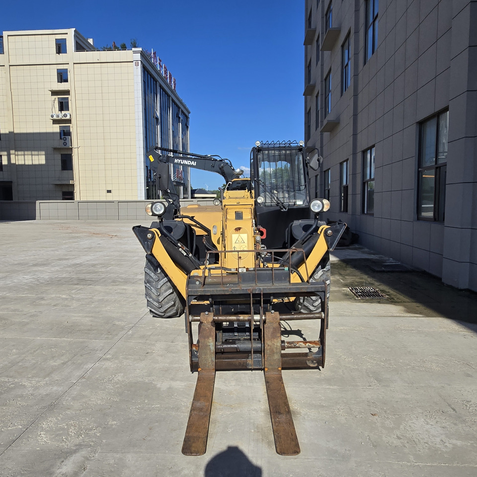 CATERPILLAR TH414 - Plataforma telescópica: foto 4 CATERPILLAR TH414 - Plataforma telescópica: foto 4