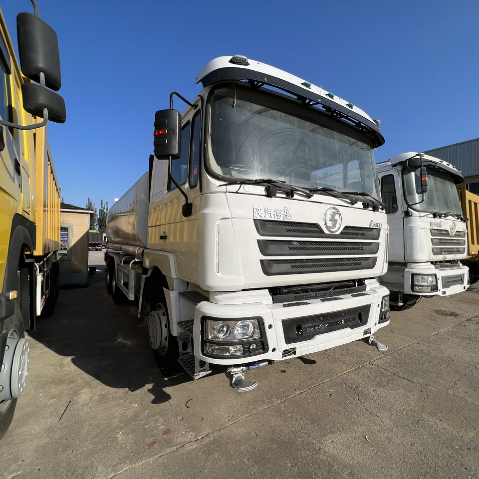 SHACMAN F3000 Water Truck - Caminhão: foto 2 SHACMAN F3000 Water Truck - Caminhão: foto 2