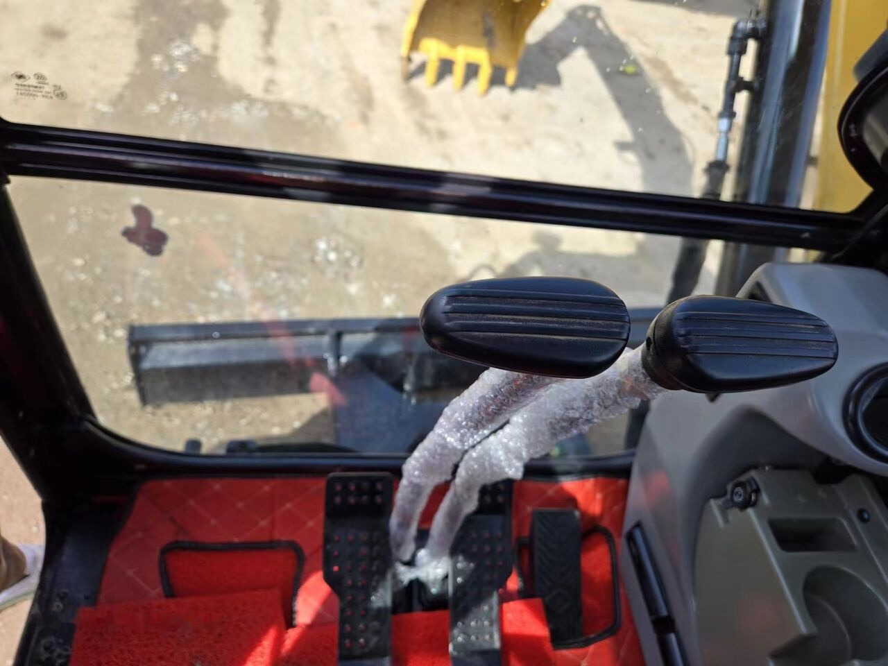 Caterpillar 305.5E - Mini escavadeira: foto 1 Caterpillar 305.5E - Mini escavadeira: foto 1