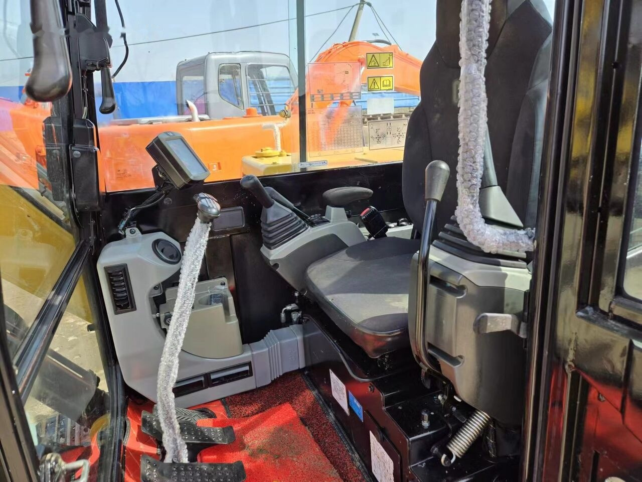 Caterpillar 305.5E - Mini escavadeira: foto 2 Caterpillar 305.5E - Mini escavadeira: foto 2