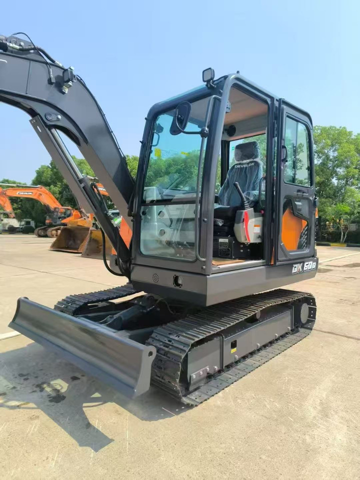 DOOSAN DX60D - Mini escavadeira: foto 2 DOOSAN DX60D - Mini escavadeira: foto 2