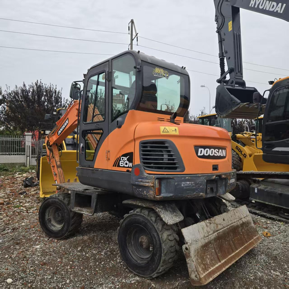 DOOSAN DX60W - Escavadeira de rodas: foto 5 DOOSAN DX60W - Escavadeira de rodas: foto 5