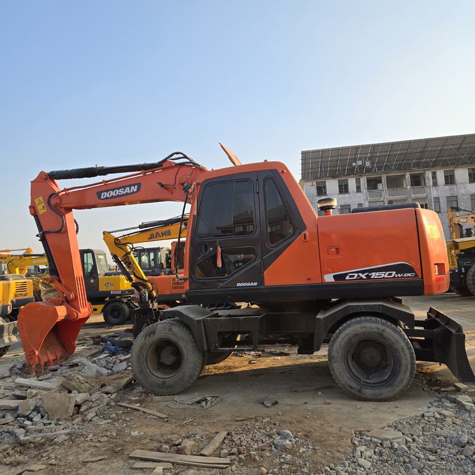 Doosan DX150W-9C - Escavadeira de rodas: foto 1 Doosan DX150W-9C - Escavadeira de rodas: foto 1