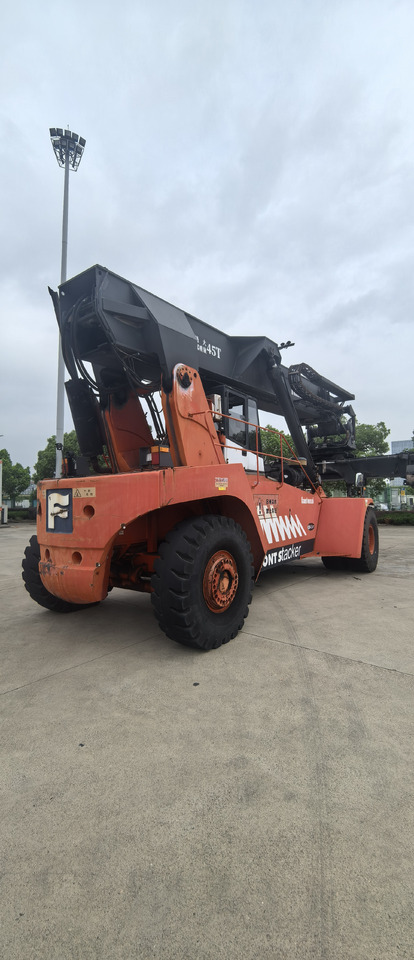 FANTUZZI CS45KM reach stacker - Reachstacker porta contentores: foto 3 FANTUZZI CS45KM reach stacker - Reachstacker porta contentores: foto 3