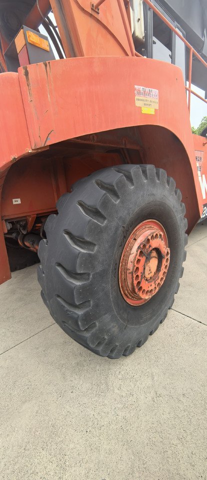 FANTUZZI CS45KM reach stacker - Reachstacker porta contentores: foto 4 FANTUZZI CS45KM reach stacker - Reachstacker porta contentores: foto 4