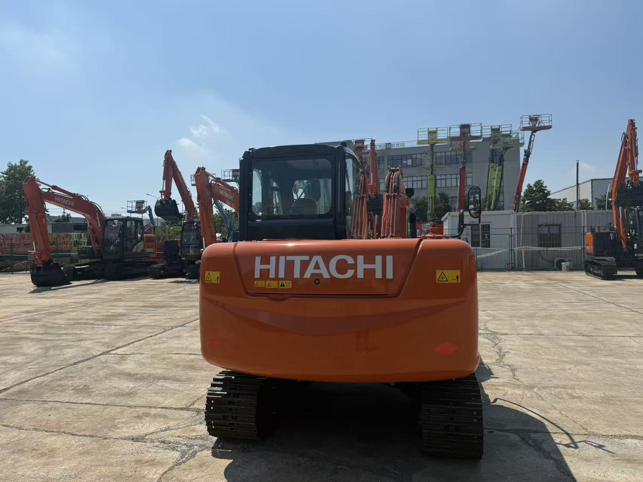 HITACHI ZX60 - Escavadeira: foto 2 HITACHI ZX60 - Escavadeira: foto 2