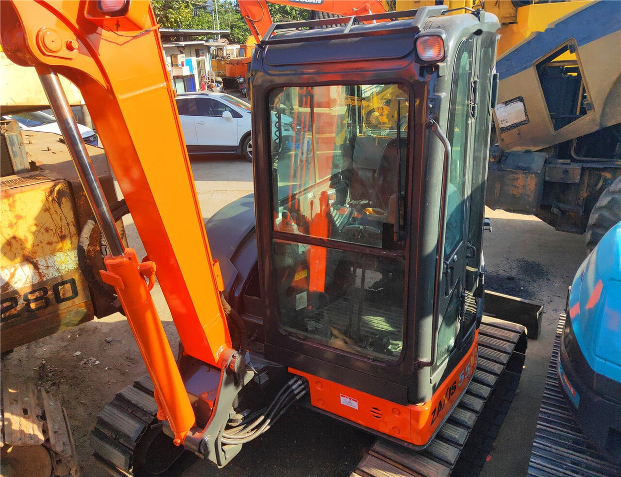 Hitachi ZX55UR - Mini escavadeira: foto 3 Hitachi ZX55UR - Mini escavadeira: foto 3