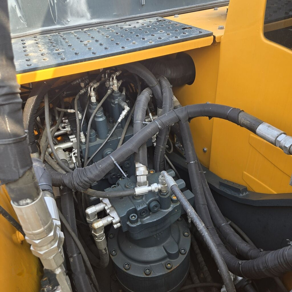 Escavadeira de rodas Hyundai R210W-9: foto 9