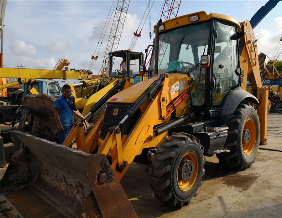 Retroescavadeira JCB 3CX-4T: foto 12