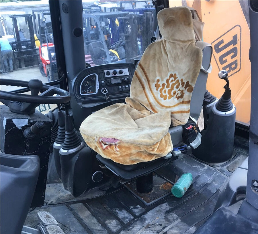 Retroescavadeira JCB 3CX-4T: foto 11
