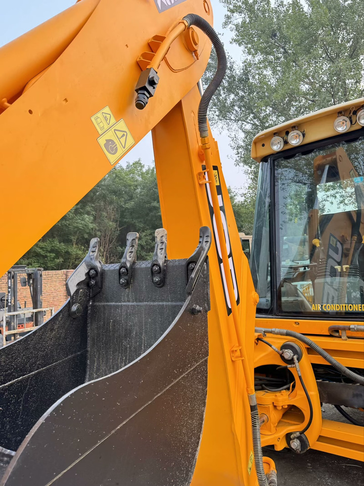 Retroescavadeira JCB 3CX: foto 7