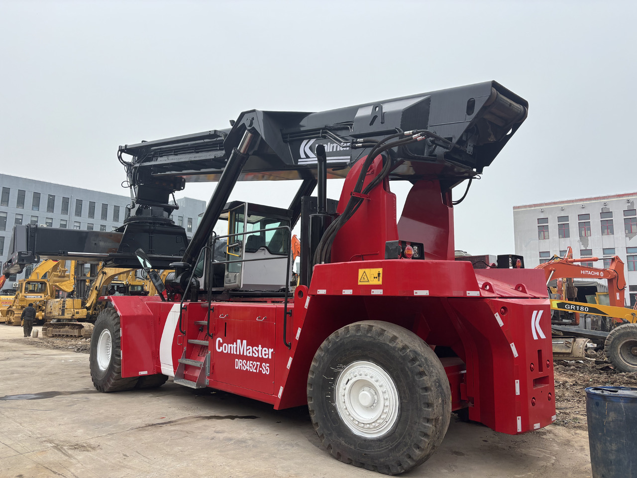 KALMAR DRS4527-S5 - Manipulador de contentor: foto 4 KALMAR DRS4527-S5 - Manipulador de contentor: foto 4