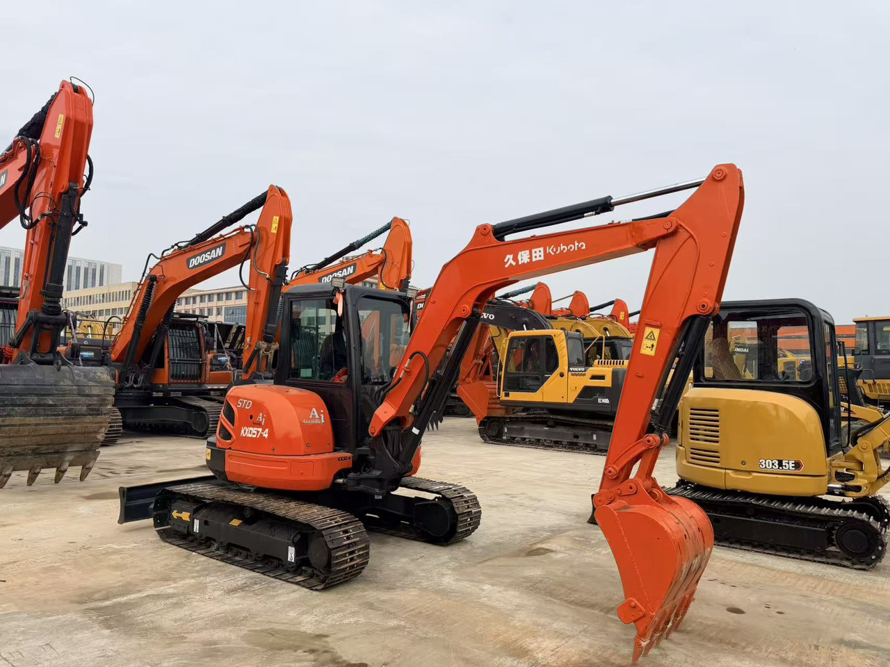 KUBOTA KX057-4 - Mini escavadeira: foto 1 KUBOTA KX057-4 - Mini escavadeira: foto 1