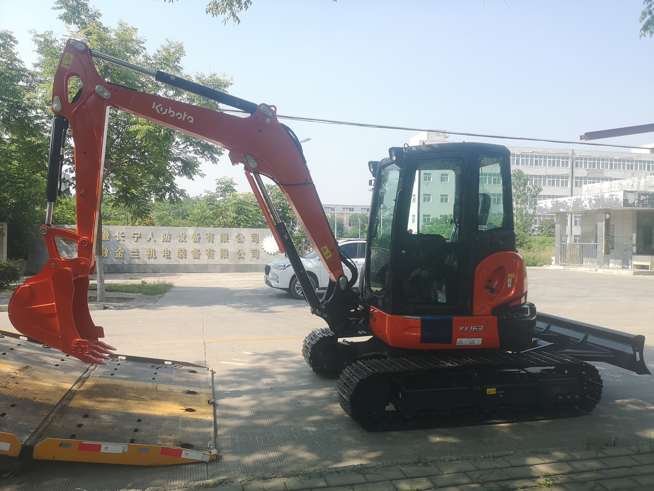 KUBOTA KX163-5 - Mini escavadeira: foto 1 KUBOTA KX163-5 - Mini escavadeira: foto 1