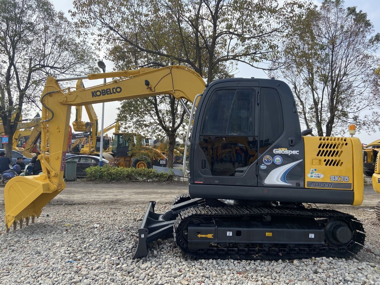 Kobelco SK75-8 - Mini escavadeira: foto 1 Kobelco SK75-8 - Mini escavadeira: foto 1