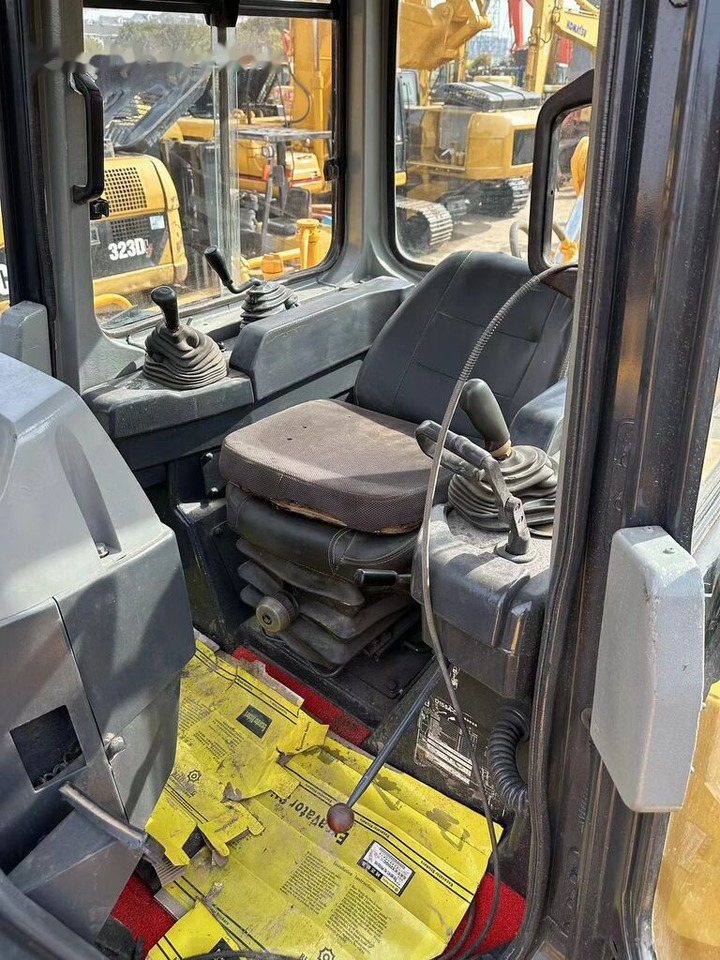 Komatsu D155A-5 - Buldôzer: foto 3 Komatsu D155A-5 - Buldôzer: foto 3