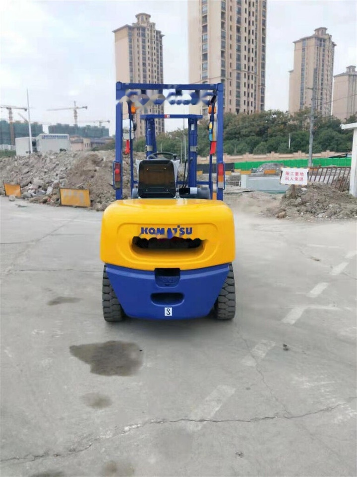 Komatsu FD30 - Empilhadeira a diesel: foto 2 Komatsu FD30 - Empilhadeira a diesel: foto 2