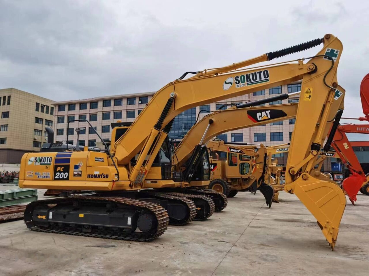 Komatsu PC200-8 - Escavadora de rastos: foto 2 Komatsu PC200-8 - Escavadora de rastos: foto 2