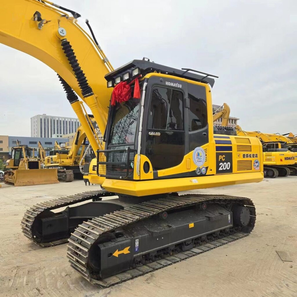 Escavadora de rastos Komatsu PC200-8: foto 8