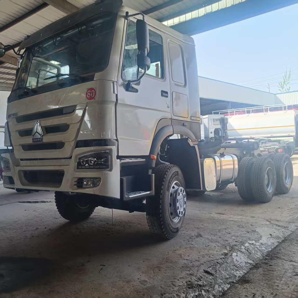 SINOTRUK HOWO - Máquina de construção: foto 1 SINOTRUK HOWO - Máquina de construção: foto 1