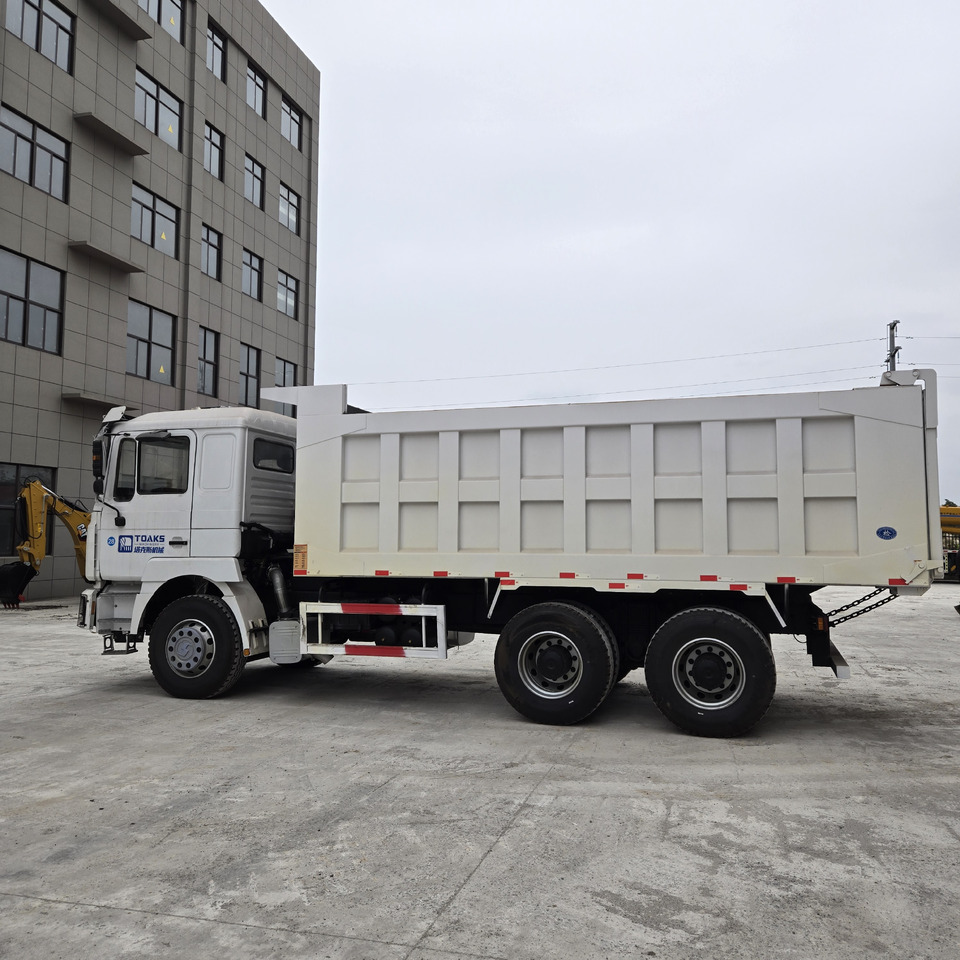 SINOTRUK F3000 6x4 RHD - Caminhão basculante: foto 3 SINOTRUK F3000 6x4 RHD - Caminhão basculante: foto 3