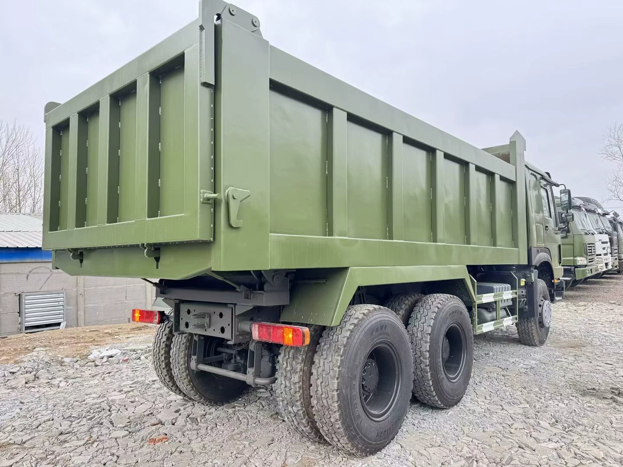 Caminhão basculante SINOTRUK HOWO 6x4: foto 7