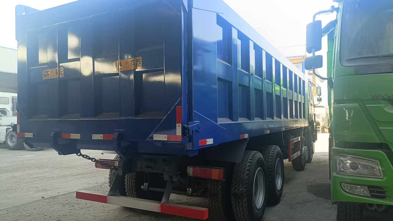SINOTRUK HOWO 8x4 - Caminhão basculante: foto 2 SINOTRUK HOWO 8x4 - Caminhão basculante: foto 2