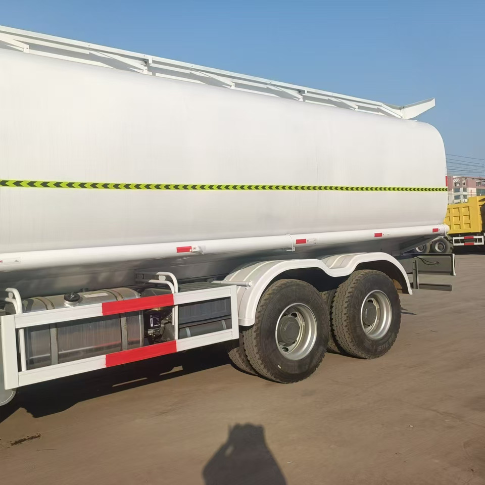 SINOTRUK HOWO - Caminhão tanque: foto 3 SINOTRUK HOWO - Caminhão tanque: foto 3