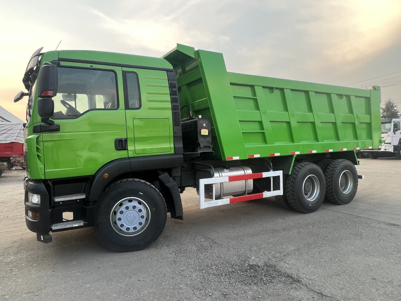 SINOTRUK TX 6x4 - Caminhão basculante: foto 5 SINOTRUK TX 6x4 - Caminhão basculante: foto 5
