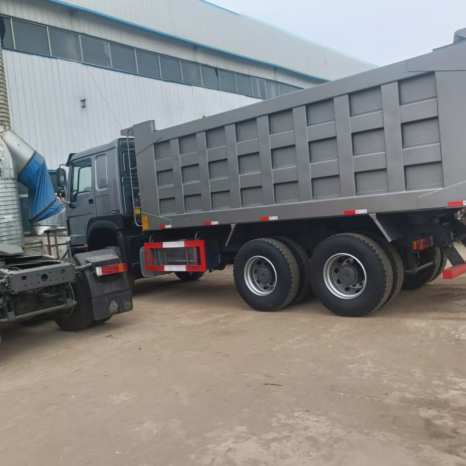 Caminhão basculante Sinotruk Howo 6*4: foto 9