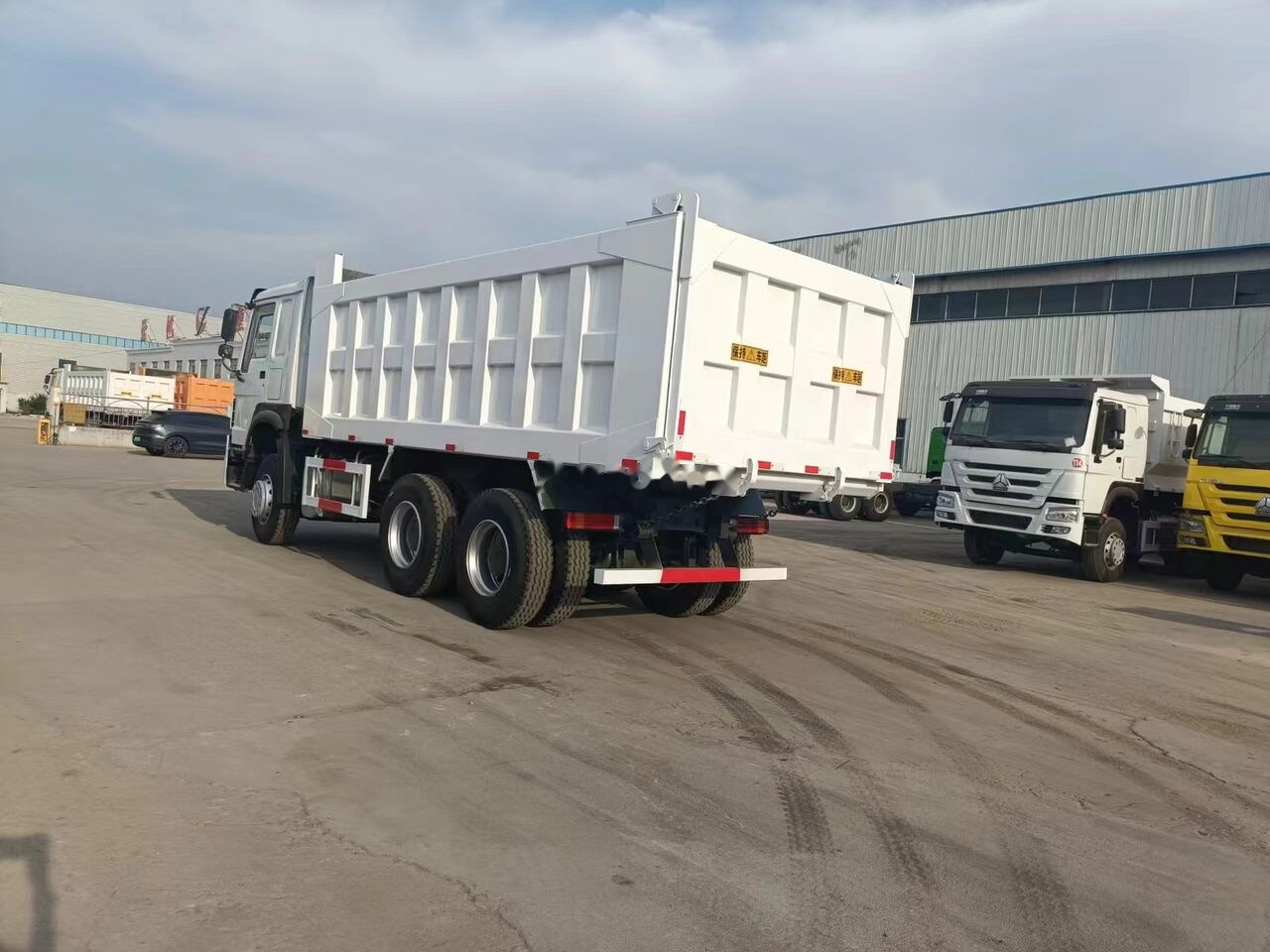 Caminhão basculante Sinotruk Howo 6*4: foto 7 Caminhão basculante Sinotruk Howo 6*4: foto 7