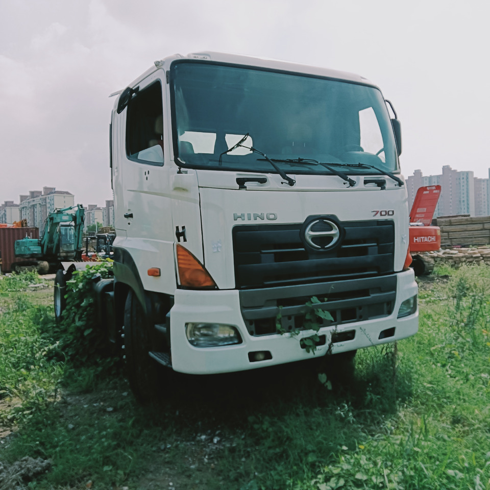 HINO 700 - Tractor: foto 3 HINO 700 - Tractor: foto 3