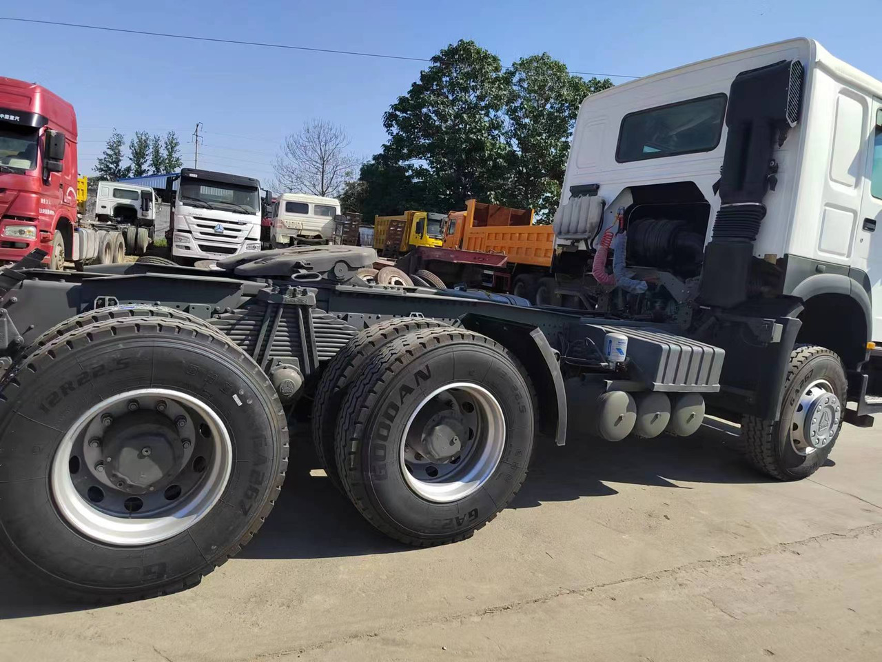 Tractor SINOTRUK HOWO trailer ead: foto 6